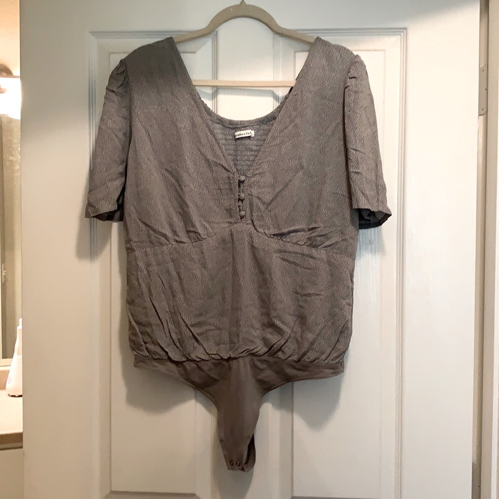 Short sleeve body suit NWOT